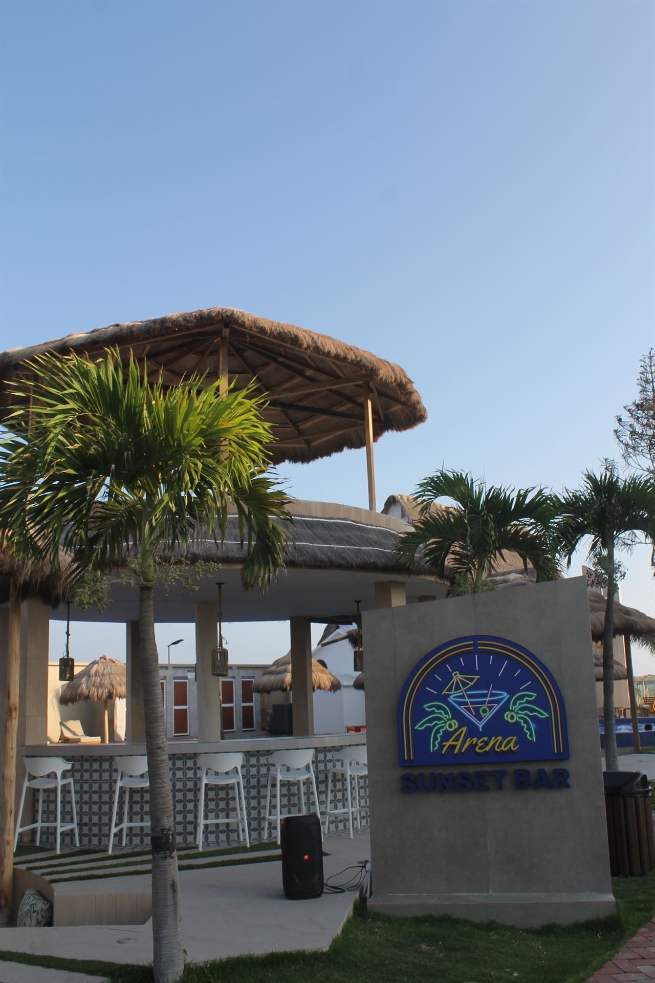 Un edificio con un cartel que dice Arizona.