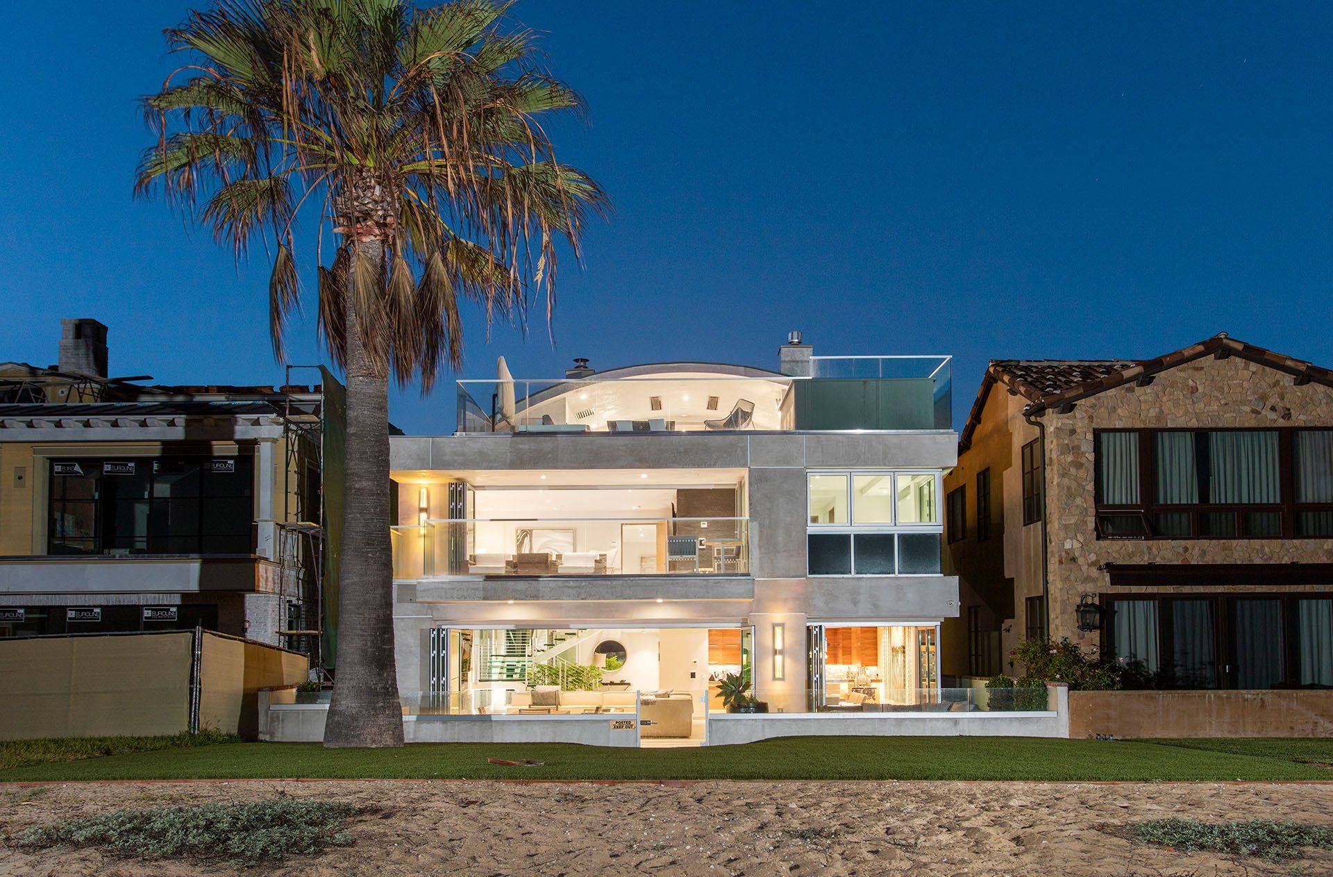exterior of a Newport Beach contemporary beach house designed by Oatman Architects