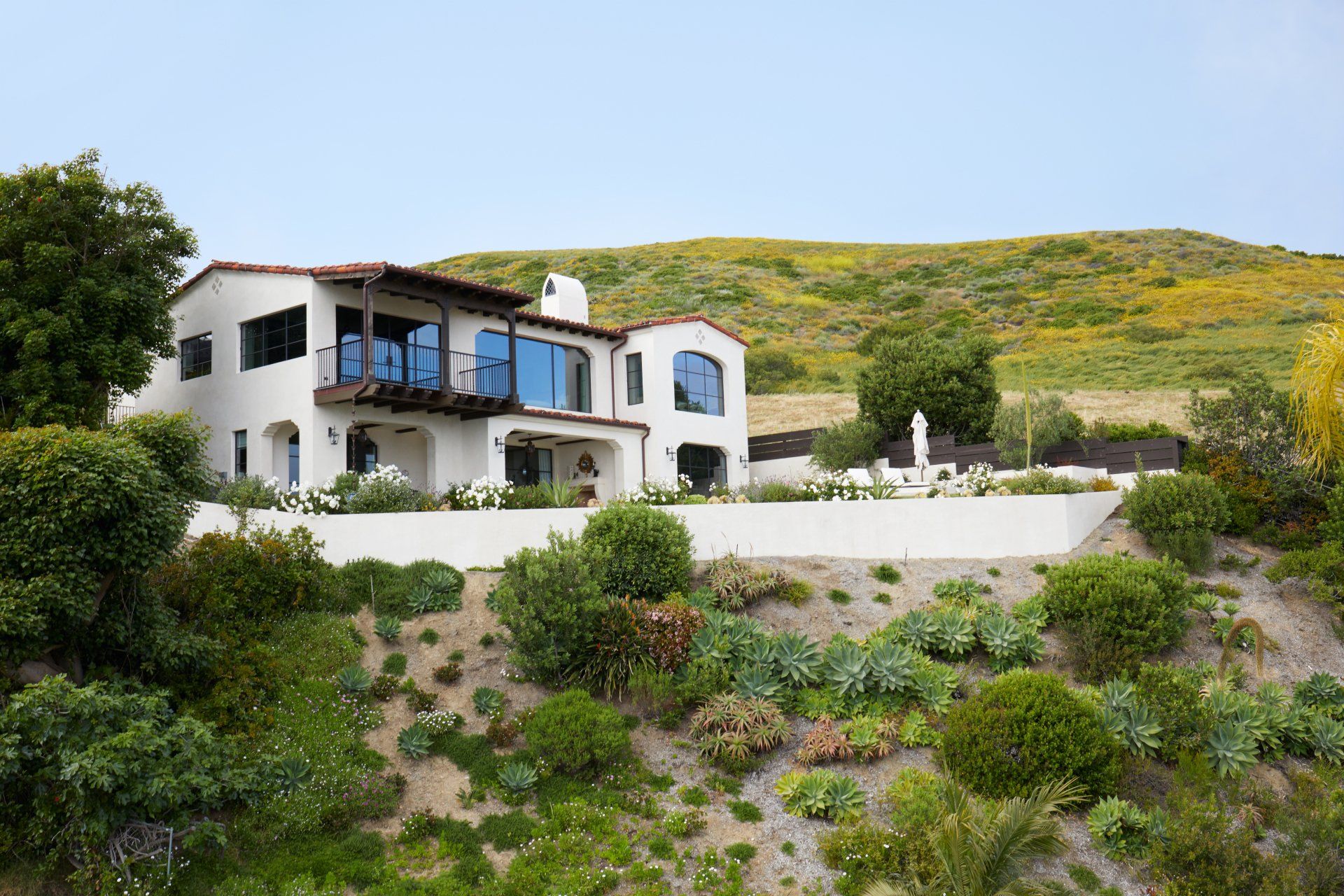 Exterior of Laguna Beach Hilltop Cottage designed by Oatman Architects