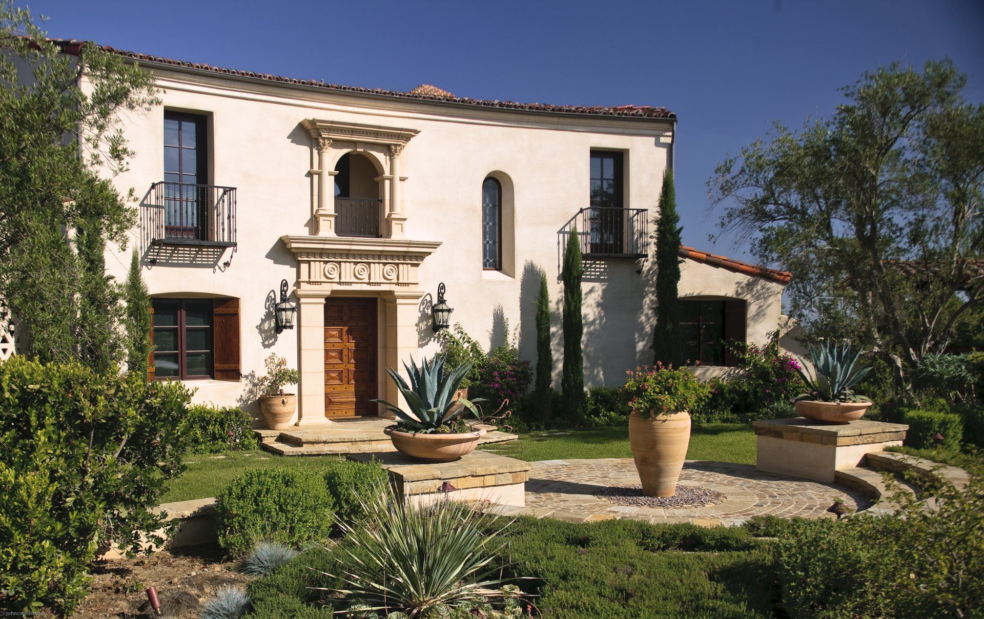 Exterior of an Andalusian villa in Irvine designed by Oatman Architects