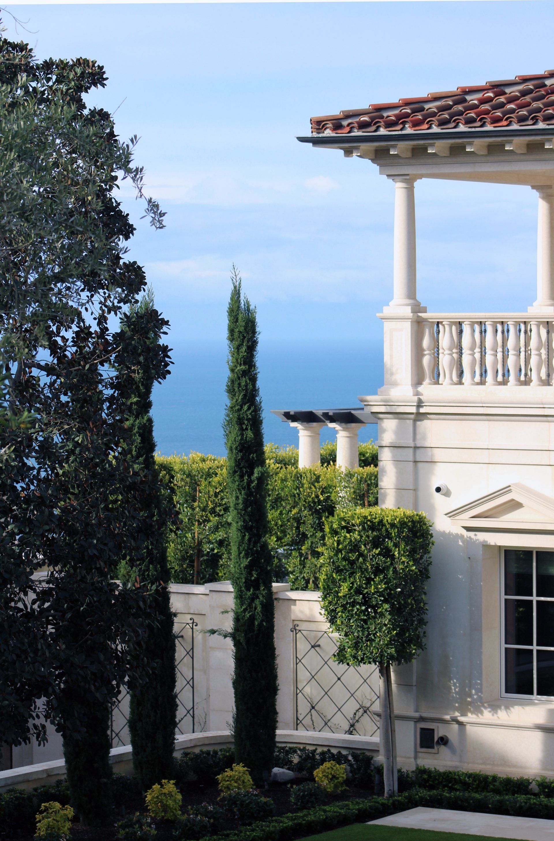 Exterior of Newport Coast estate designed by Oatman Architects