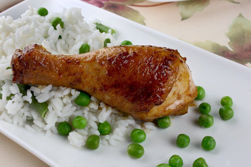 Tandoori chicken with rice and peas