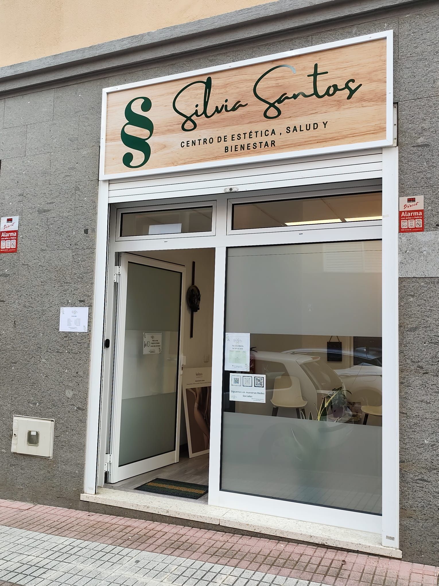 Entrada a la oficina de