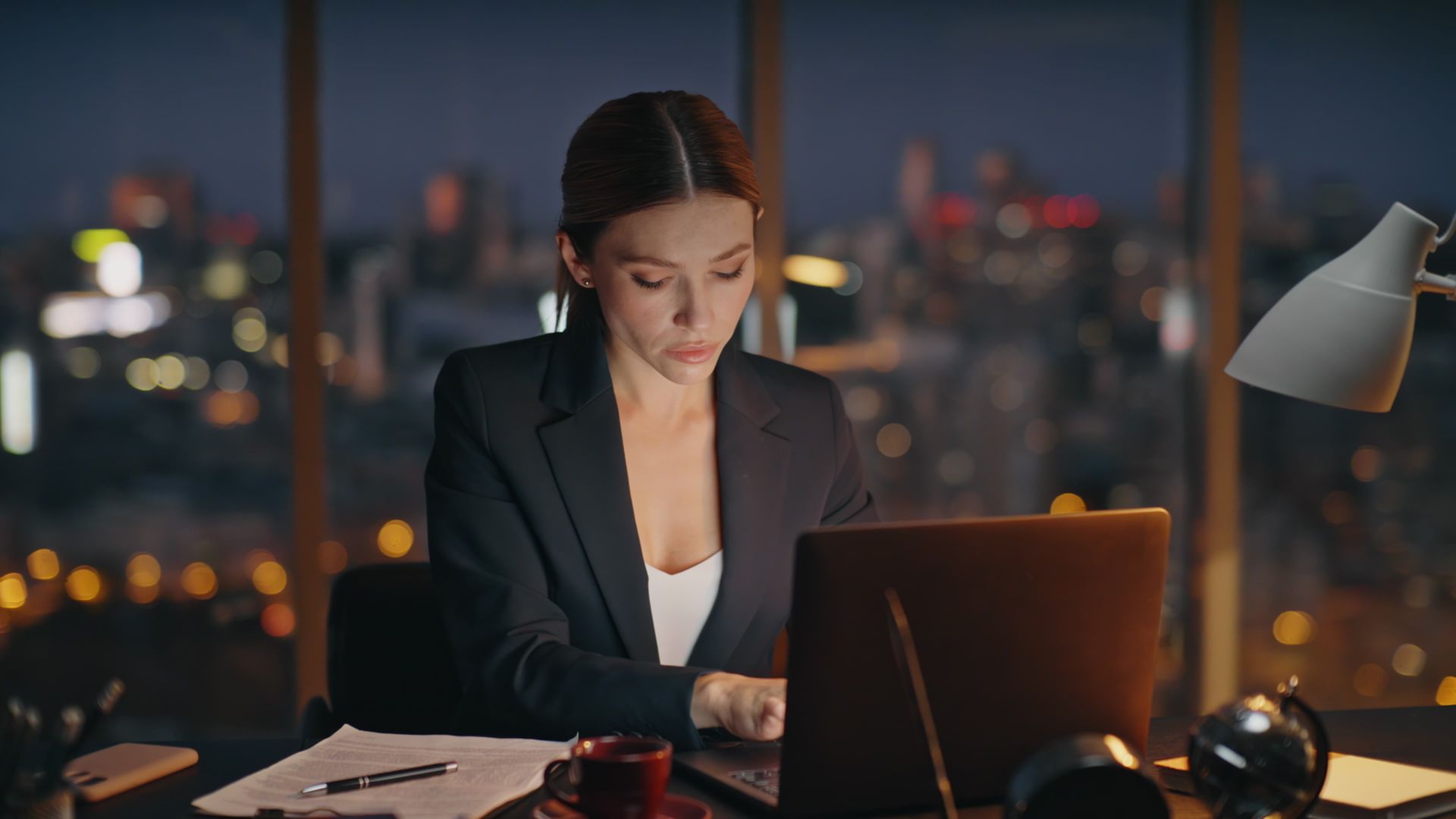 Senior Level Job Seeker Using Broda Coaching Trends Insights to Apply to Energy Sector Jobs Early