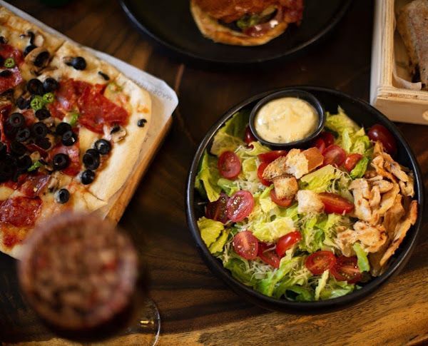 restaurante en tapalpa madre tierra, pizzas tapalpa, ensaladas tapalpa 