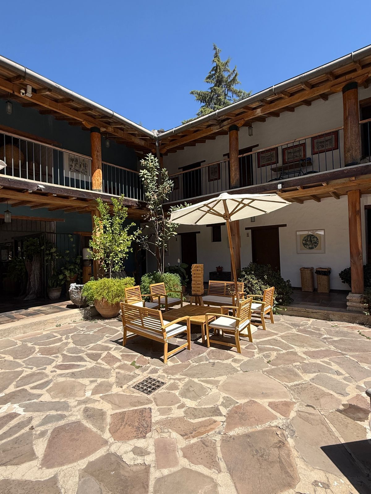 patio en hotel el meson del ticuz, hotel dentro de tapalpa, hotel en pueblo magico