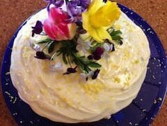 A cake with flowers on top of it on a blue plate.