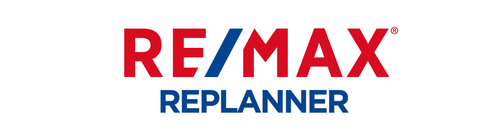Logo RE/MAX Replanner con testo rosso e blu su sfondo bianco.