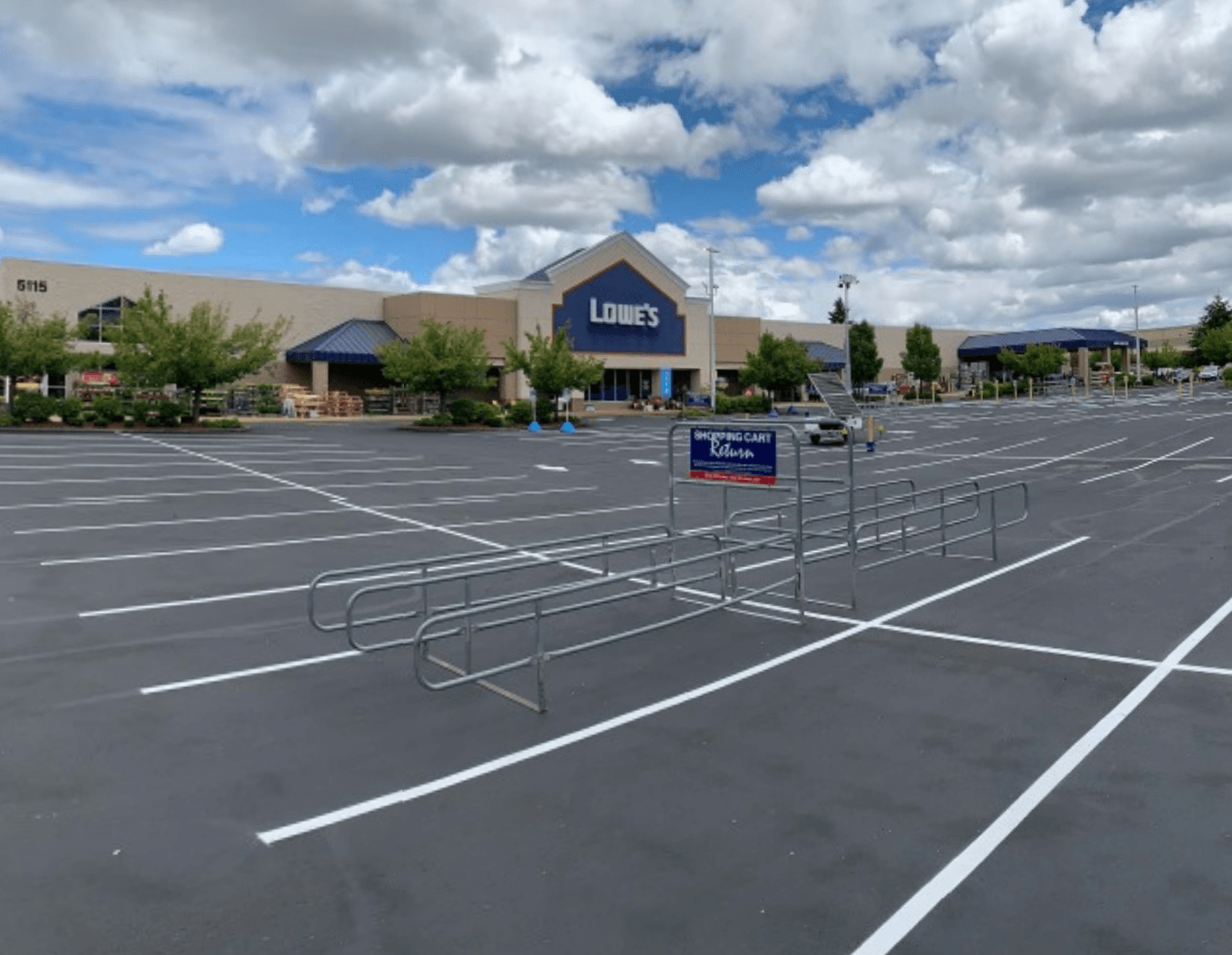 An empty parking lot in front of a lowe 's store