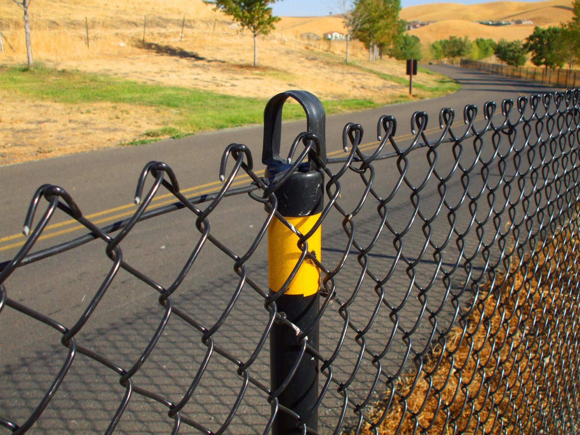 close up view of chain link fencing
