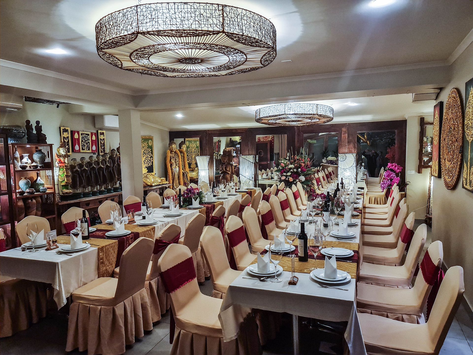 Explore our newly upgraded bars and 12 private function rooms across both levels of Thai Pothong restaurant
