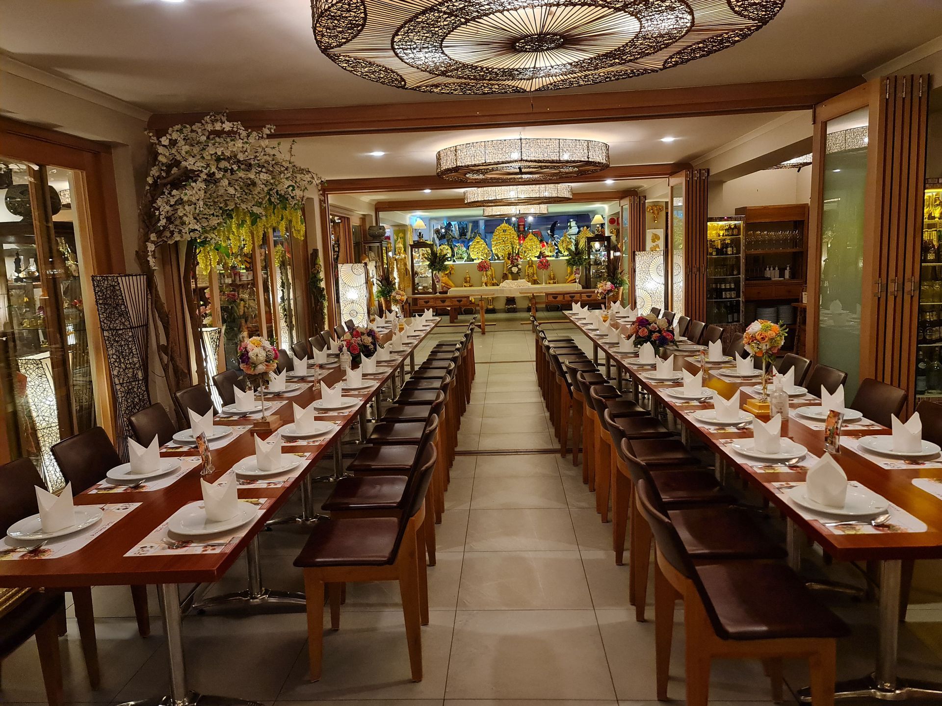 Thai Pothong function rooms can accommodate up to 500 guests