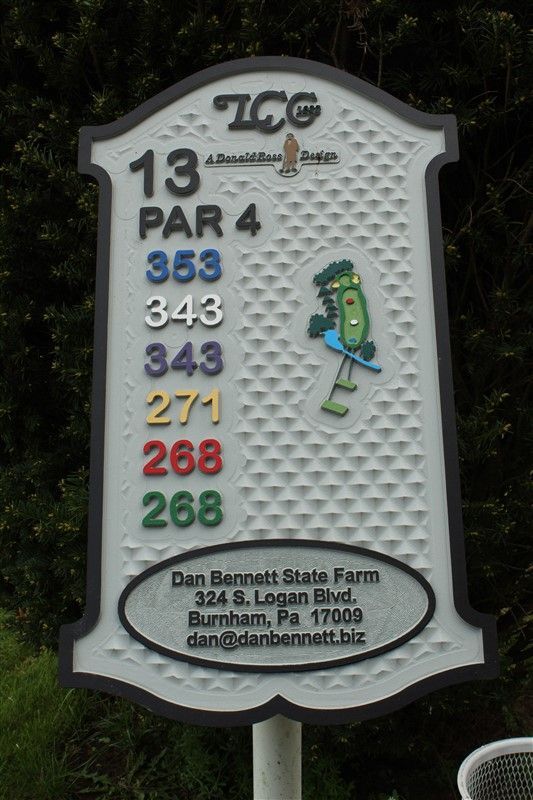 A sign that says 13 par 4 on it