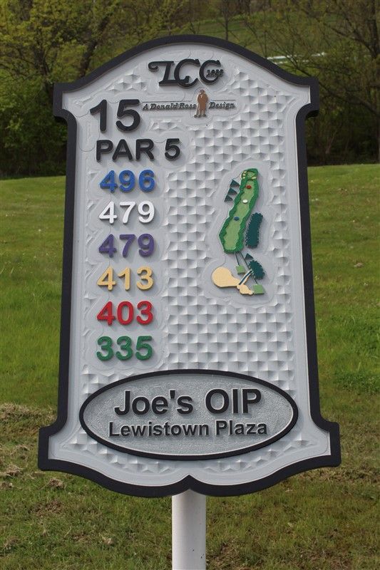 A golf course sign for joe 's oip lewistown plaza