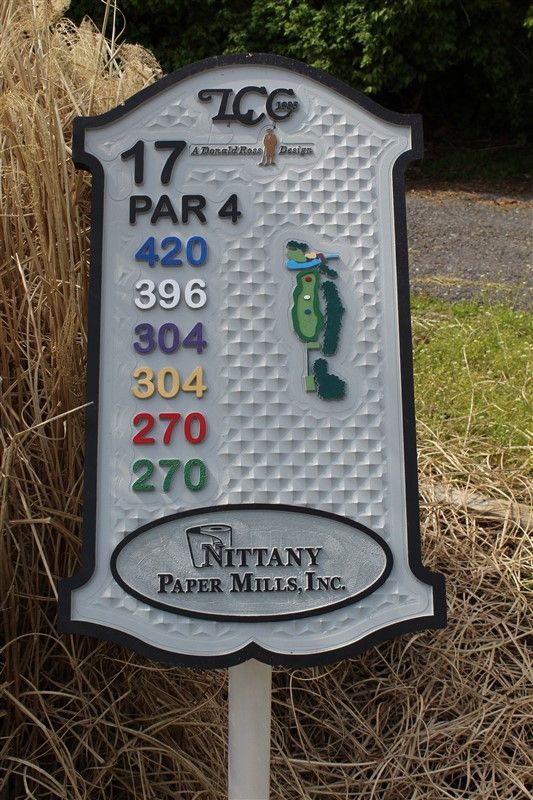 A sign that says 17 par 4 on it