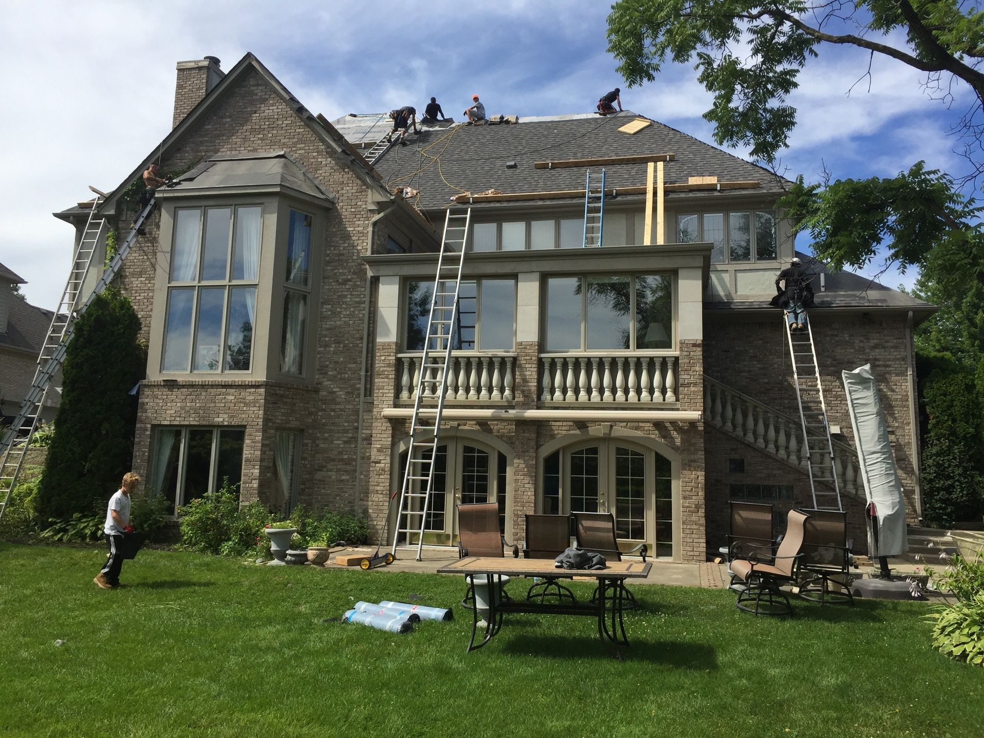 A large house with a lot of windows is being remodeled.