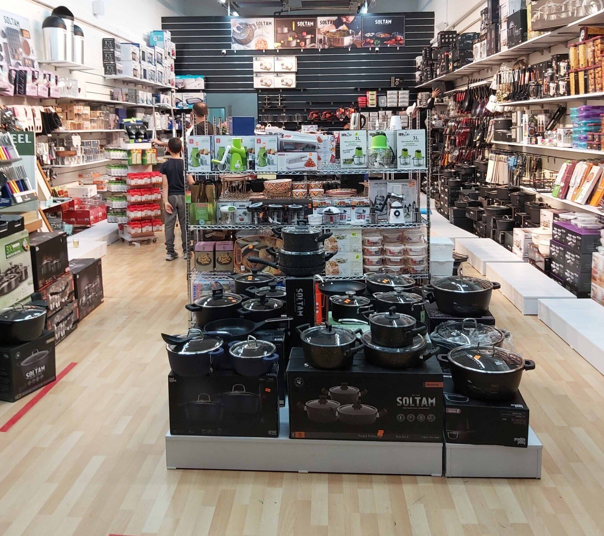 ריהוט לחנויות