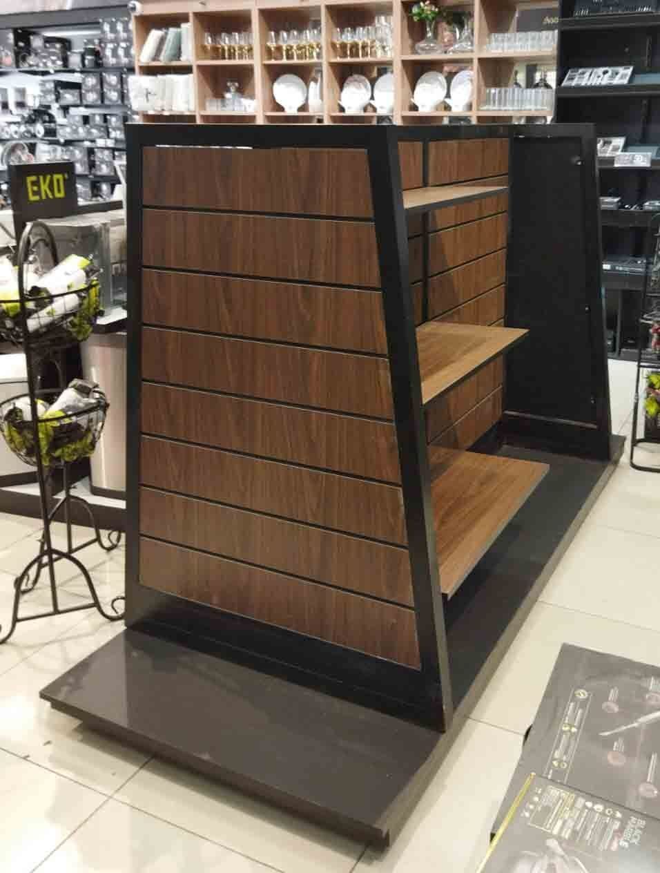 סטנד מפלטה מחורצת