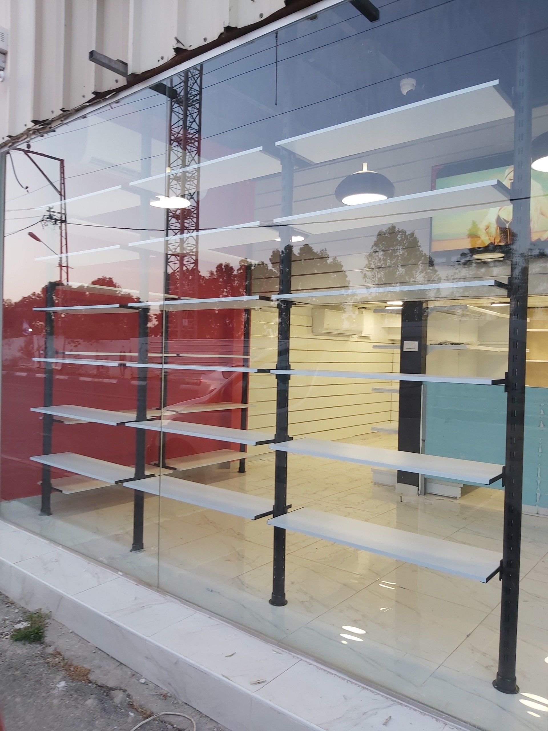 תצוגה לחזית חנות