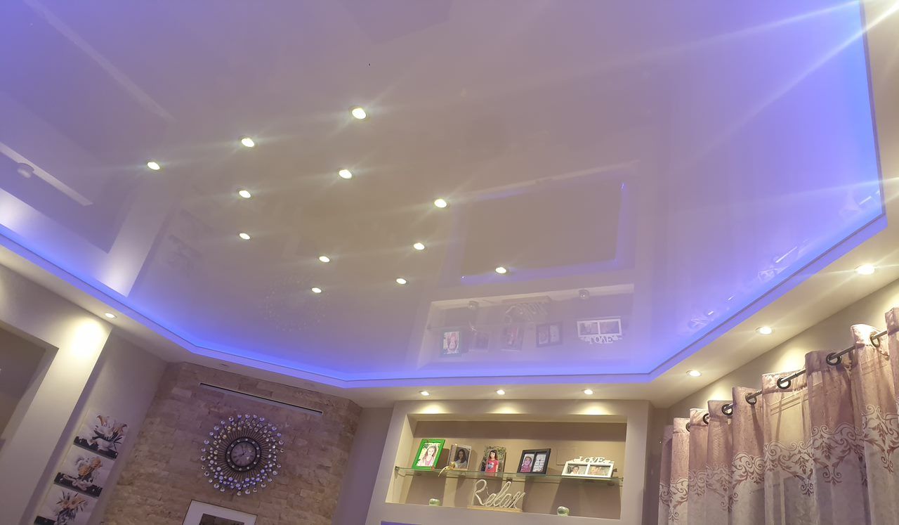 תקרות נמתכות לבית