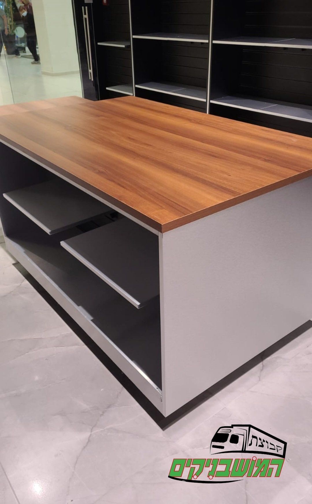 שולחן תצוגה לחנות