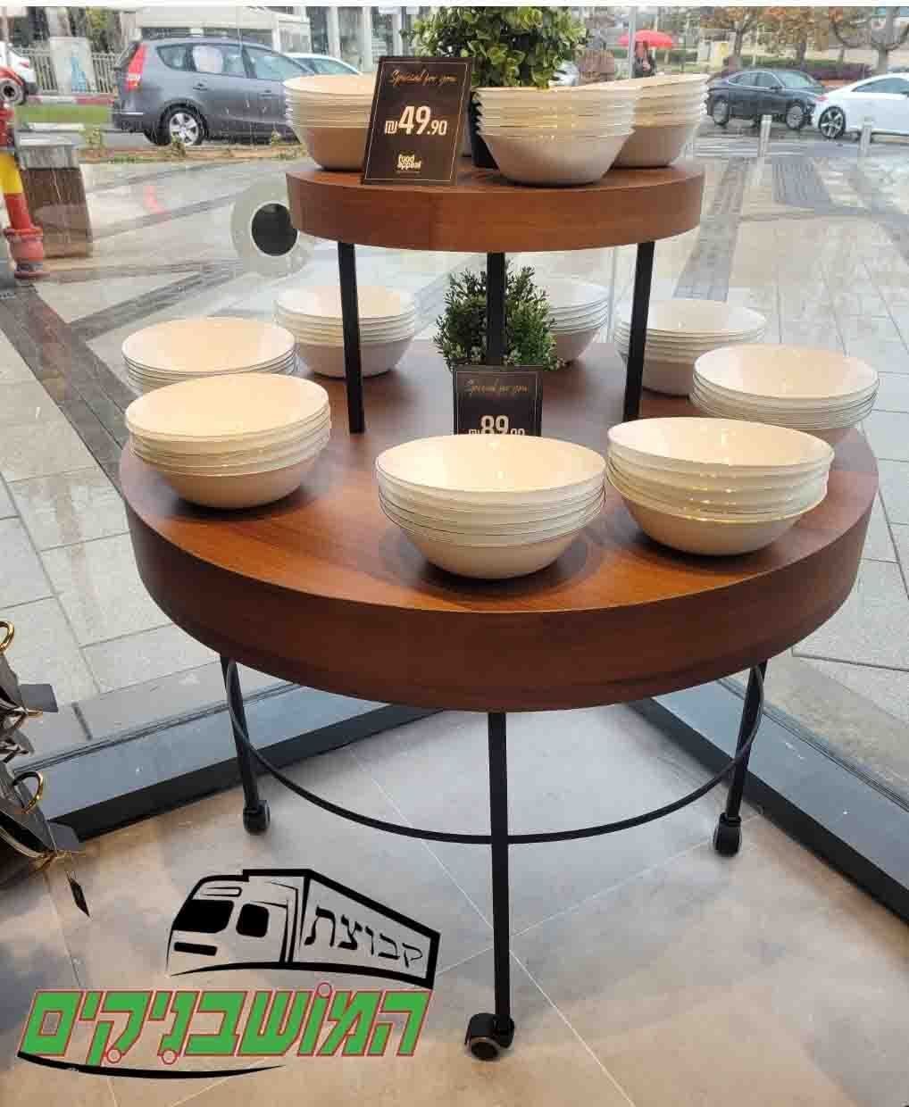 במות תצוגה לחנות