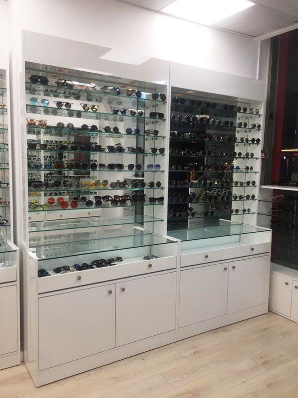 קבוצת המושבניקים | סטנד תצוגה לחנויות משקפיים