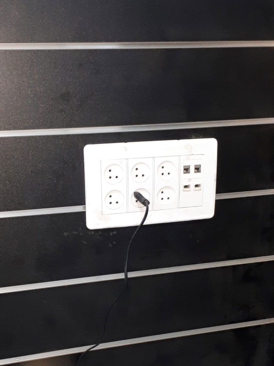 קבוצת המושבניקים | עבודות חשמל לשיפוצים