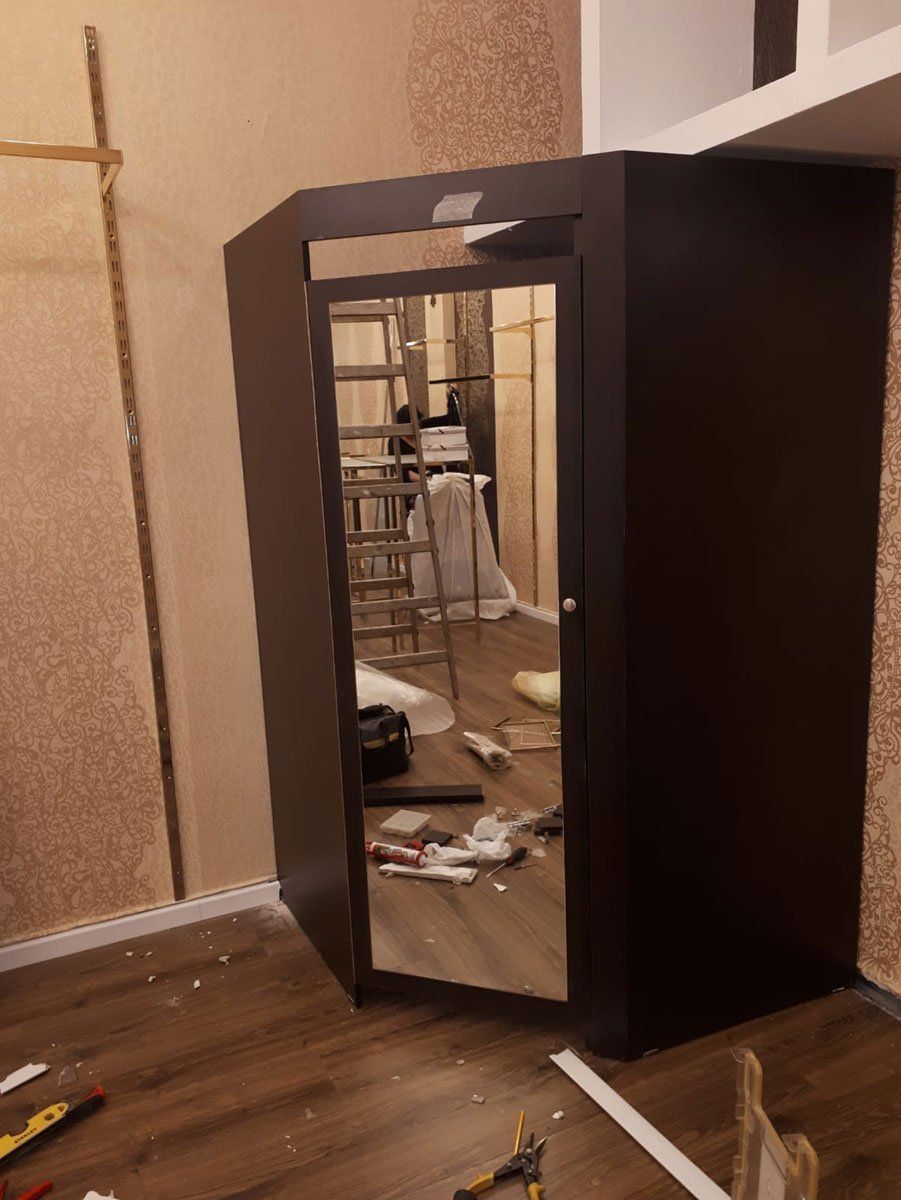 תא הלבשה מעץ - קבוצת המושבניקים