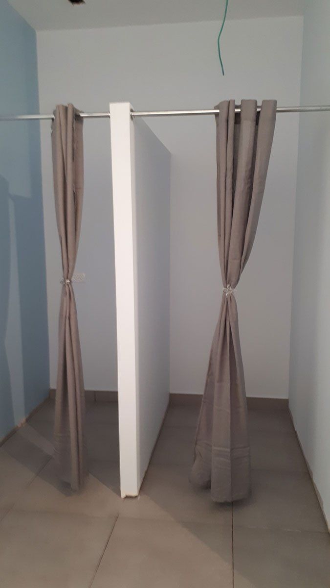 הקמת חנות בגדים - תא הלבשה מגבס