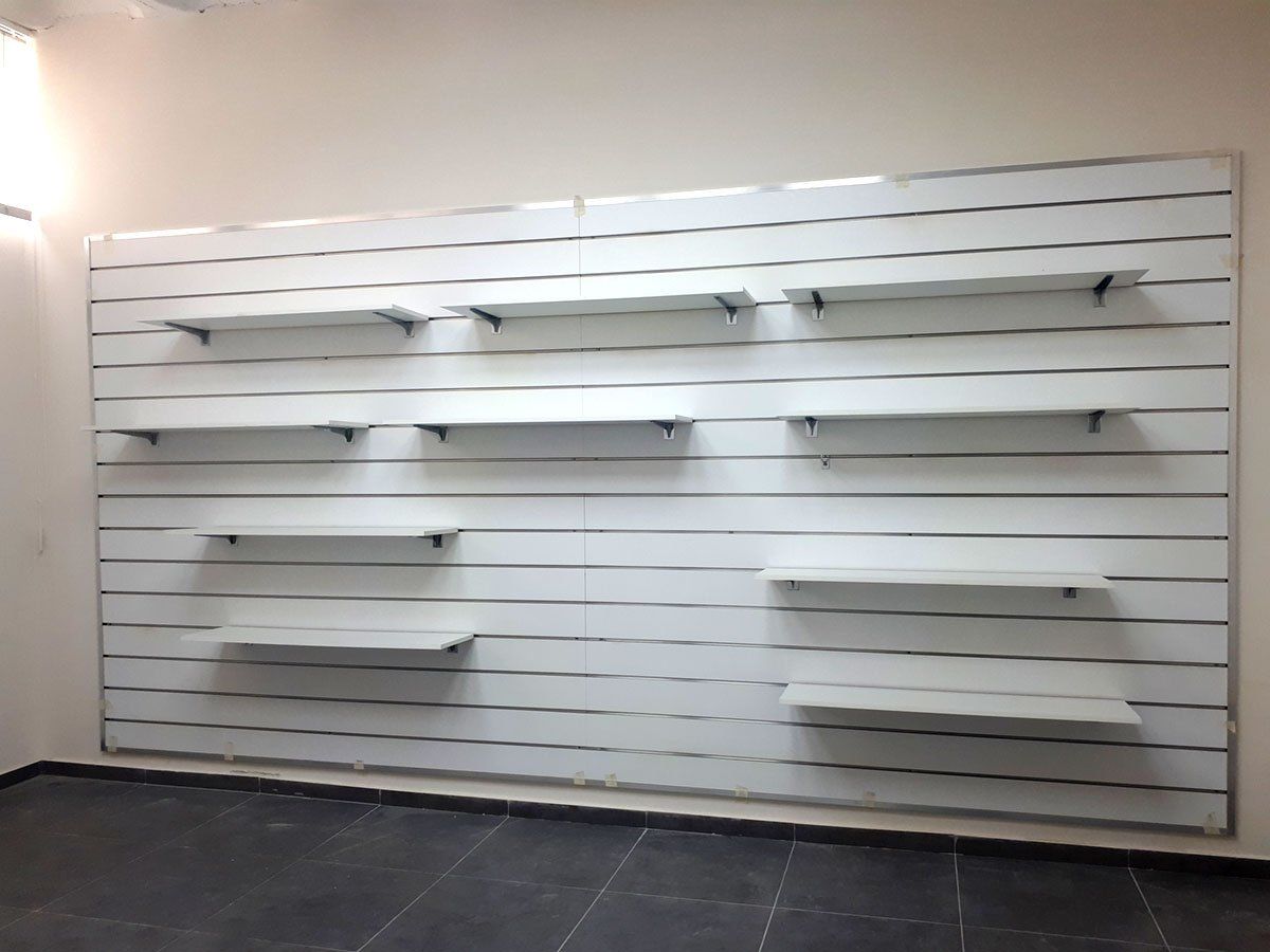 פלטות מחורצות - מתקני תצוגה לחנויות