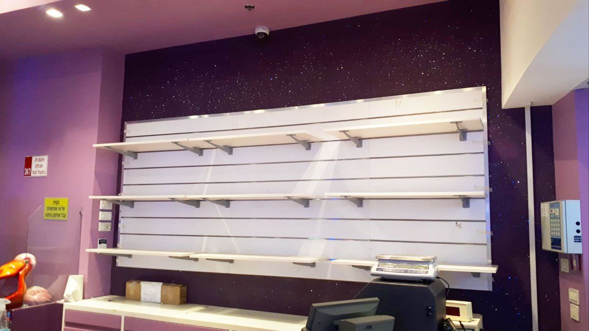 פלטות מחורצות - מתקני תצוגה