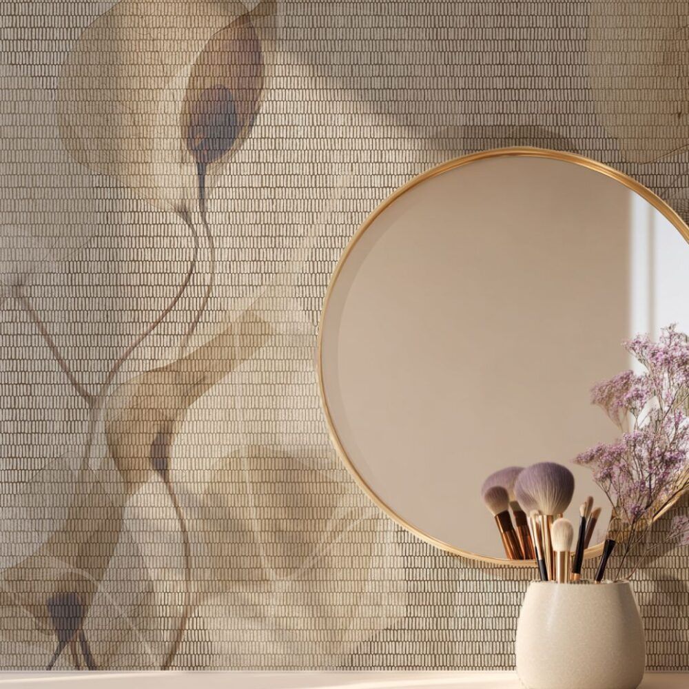 Quadro da parete con motivo floreale astratto accanto a uno specchio rotondo e pennelli per il trucco in un vaso beige.