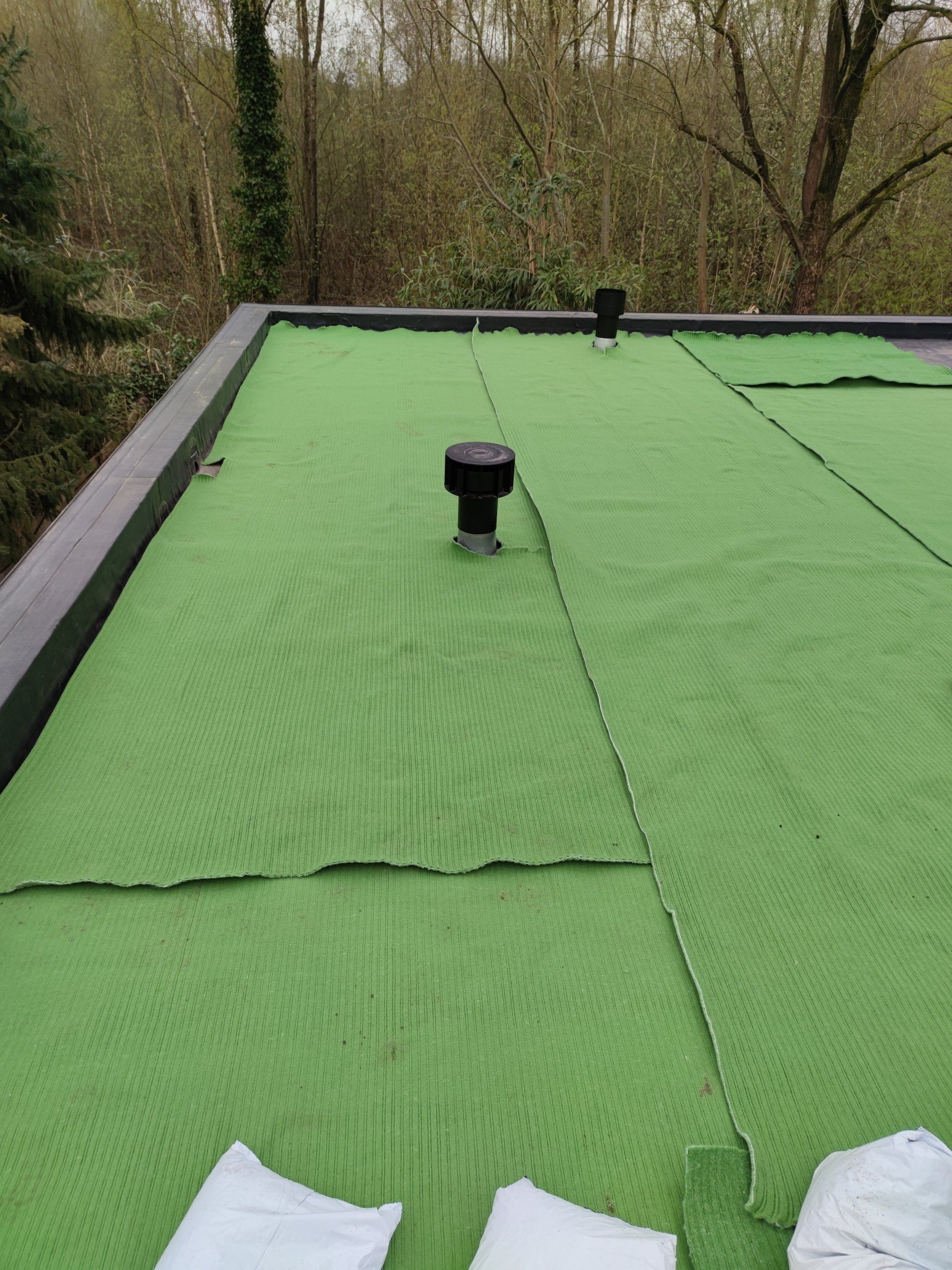 Deze mat combineert bescherming met wateropslag en drainage.