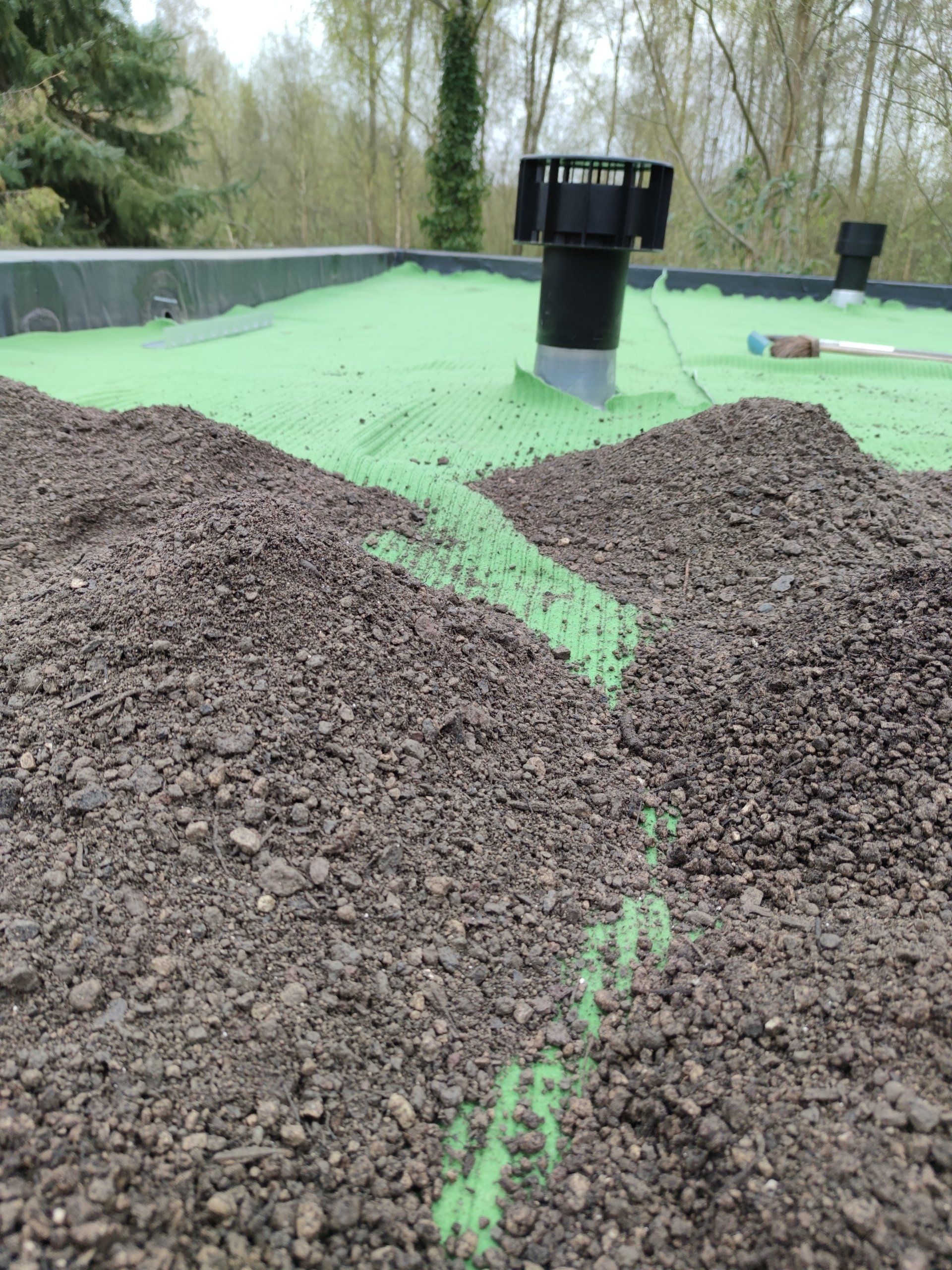 De belangrijkste laag van het groendak is de substraatlaag. Dit is de voedingsbodem van uw groendak.