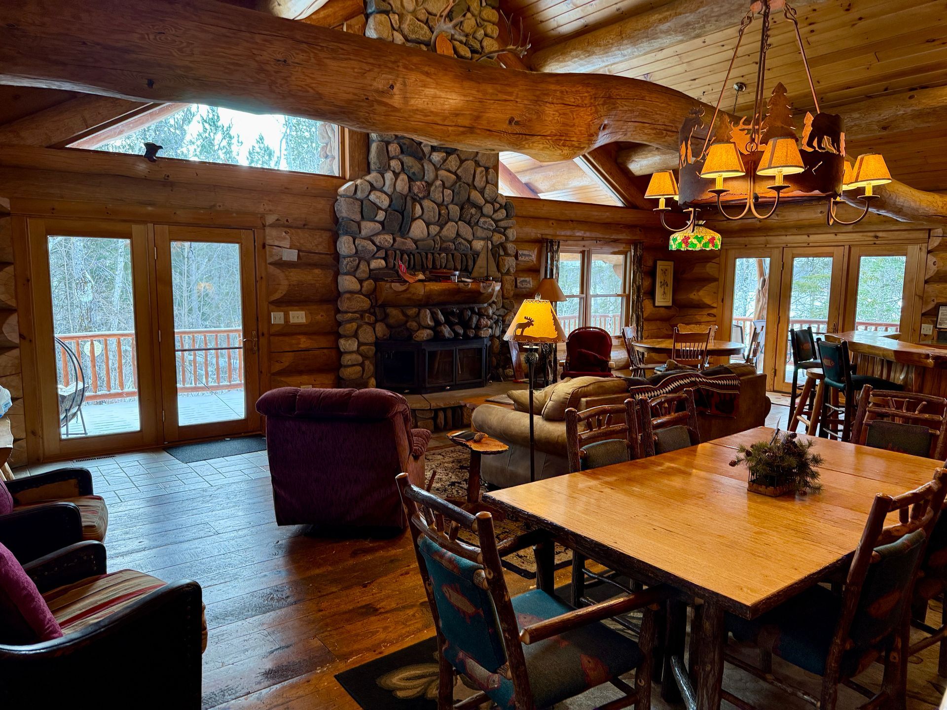A living room with a table and chairs and a fireplace