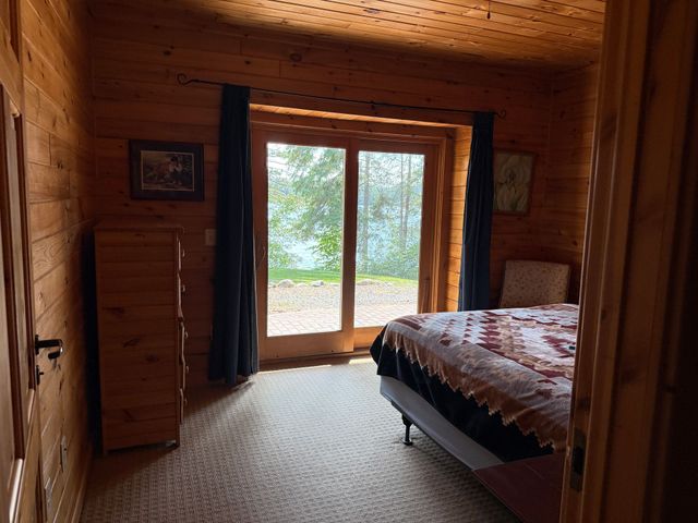 Cabins | Spacious Lodge | Handcrafted Lakeside Cabins