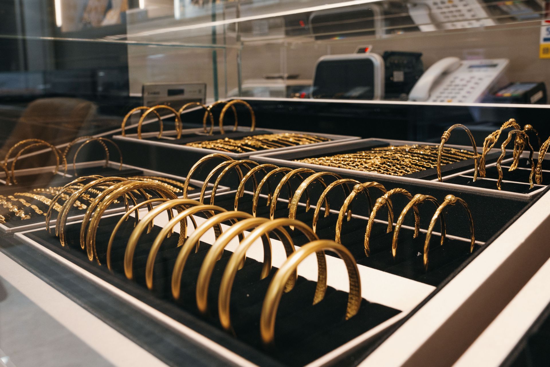 為什麼金價一直跌？從銀樓牌價看即時黃金市場波動