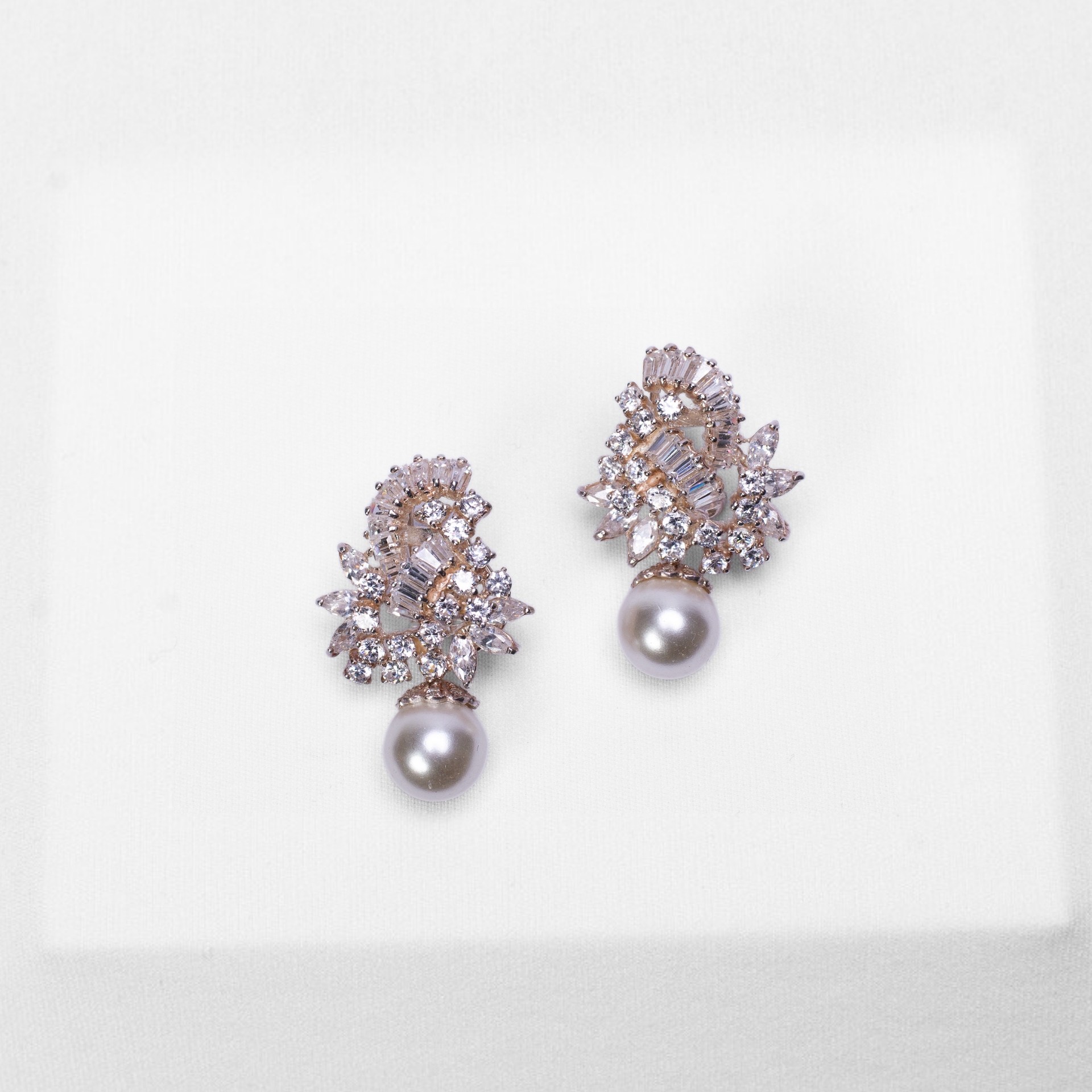 Bridal Earrings with Zirconiaia and Pearls