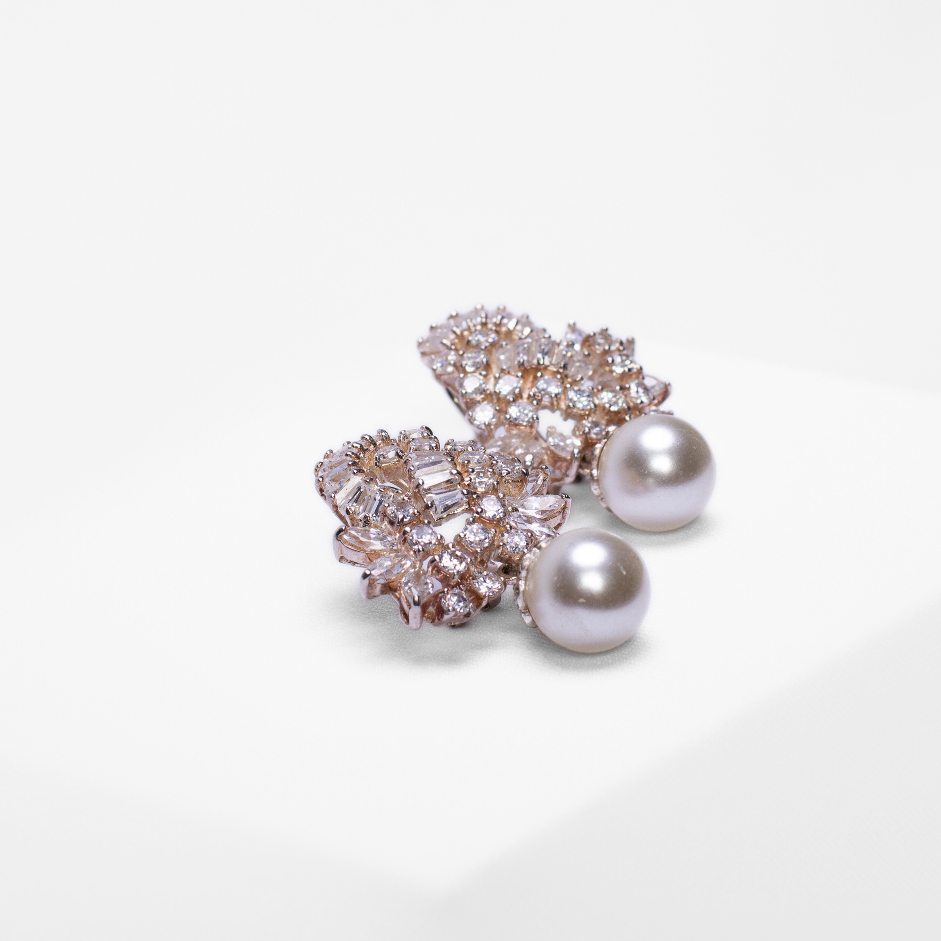 Bridal Earrings with Zirconiaia and Pearls