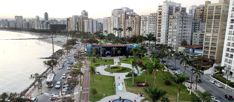 A panoramic view of Jardim da Orla in Santos