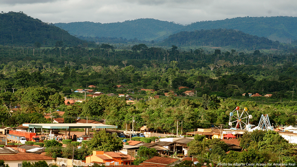 A panoramic view of a cattle farm of São Felix de Xingú with a dense forrest in the background and a fair in front
