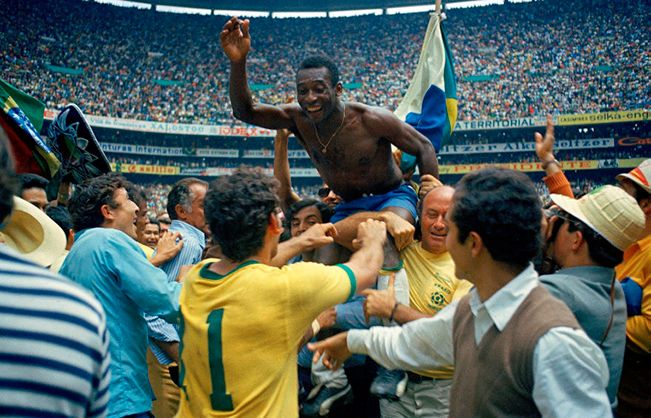 Pelé comemorando a vitória da Copa de 1970