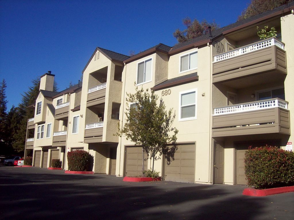 HOA Apartment photo in Hayward, CA
