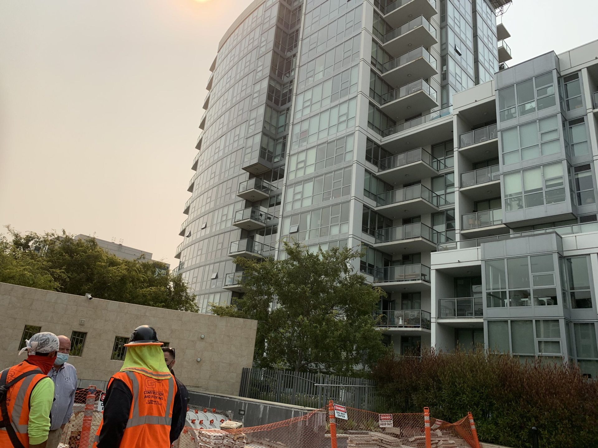 High-rise construction photo 