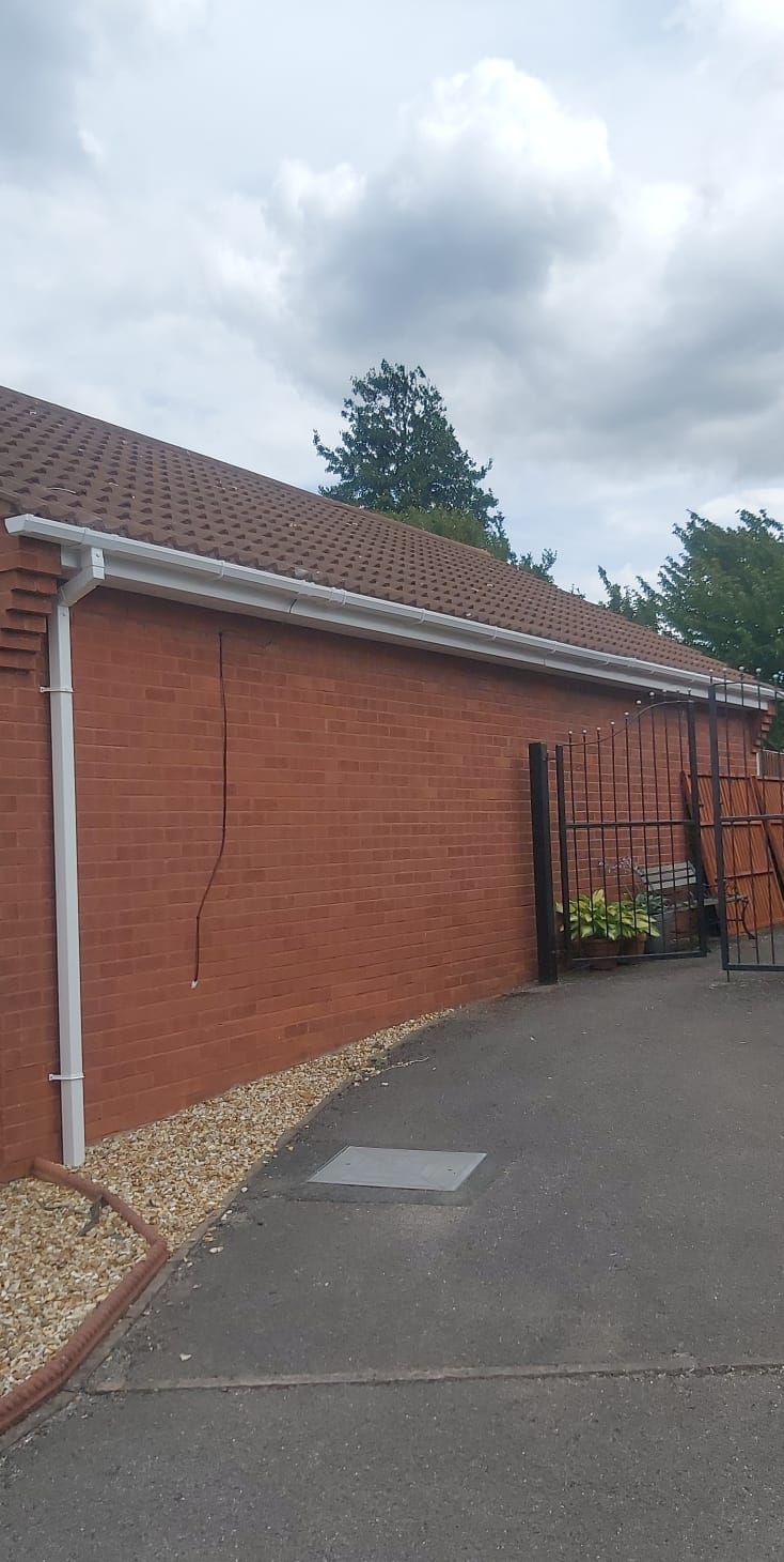 Picture of a new fascia and gutter in white PVC installed by Roofers Nottingham