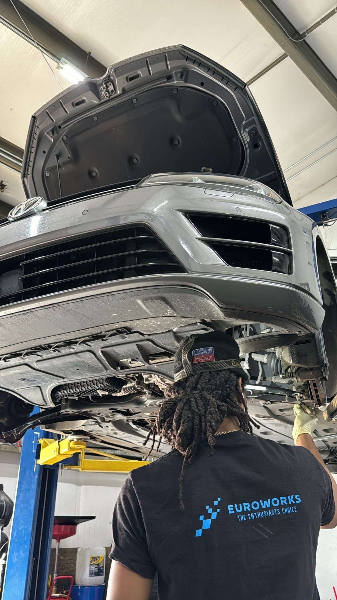 Mechanic repairing a car | EuroWorks