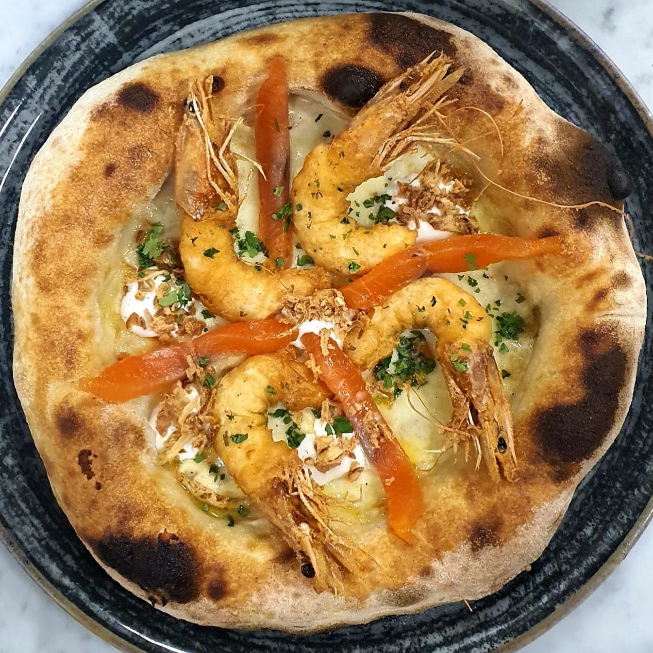 pizza con gamberi e peperoni