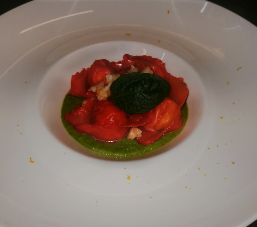 secondo con vellutata, pomodorini e basilico