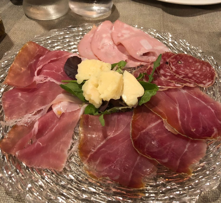 salumi assortiti e formaggio